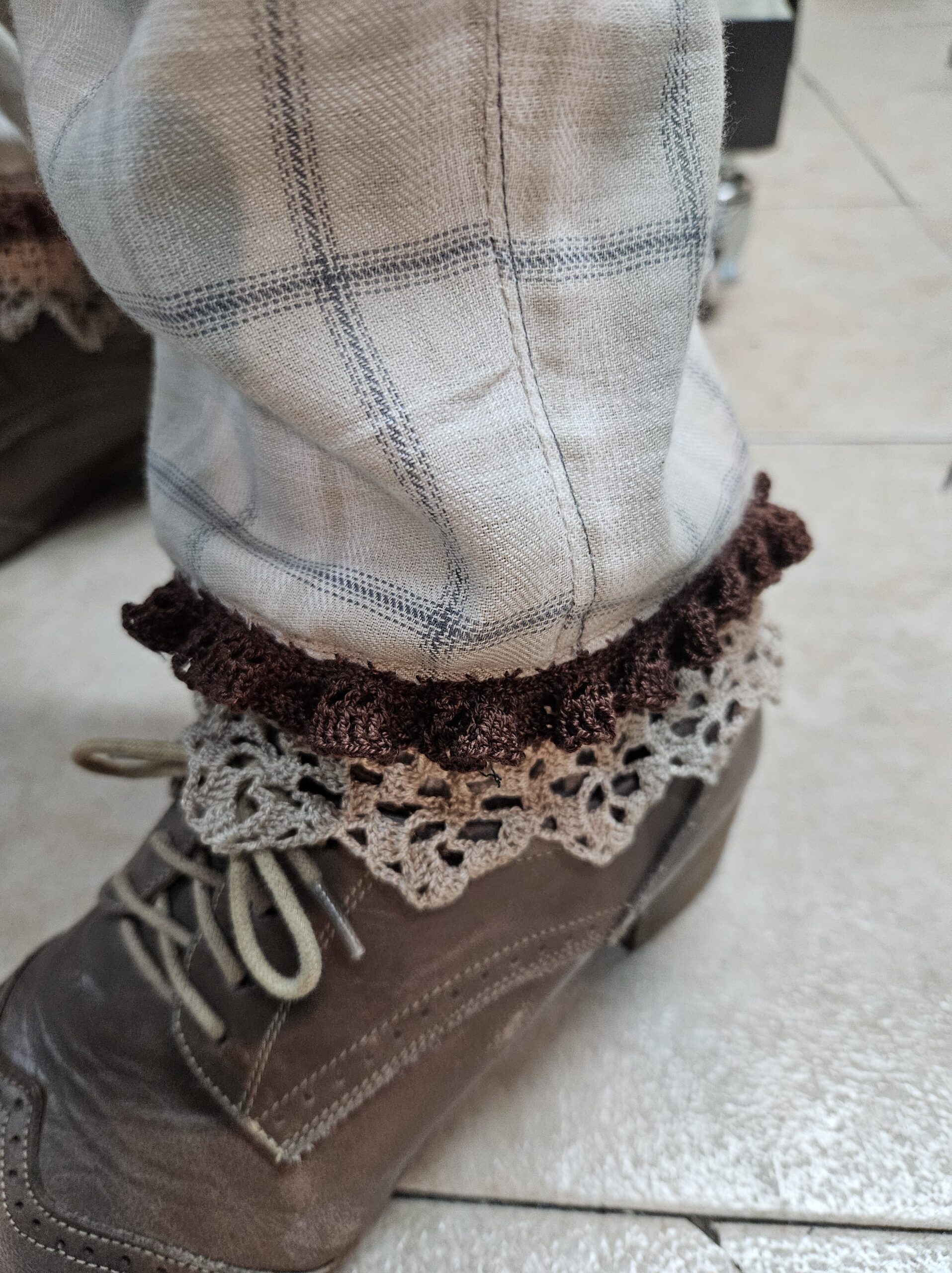 פרטים קטנים, השקעה בפרטים הקטנים, תחרה סרוגה, עבודת יד, תלמידות, תלמידות תפירה, חוג עיצוב אופנה