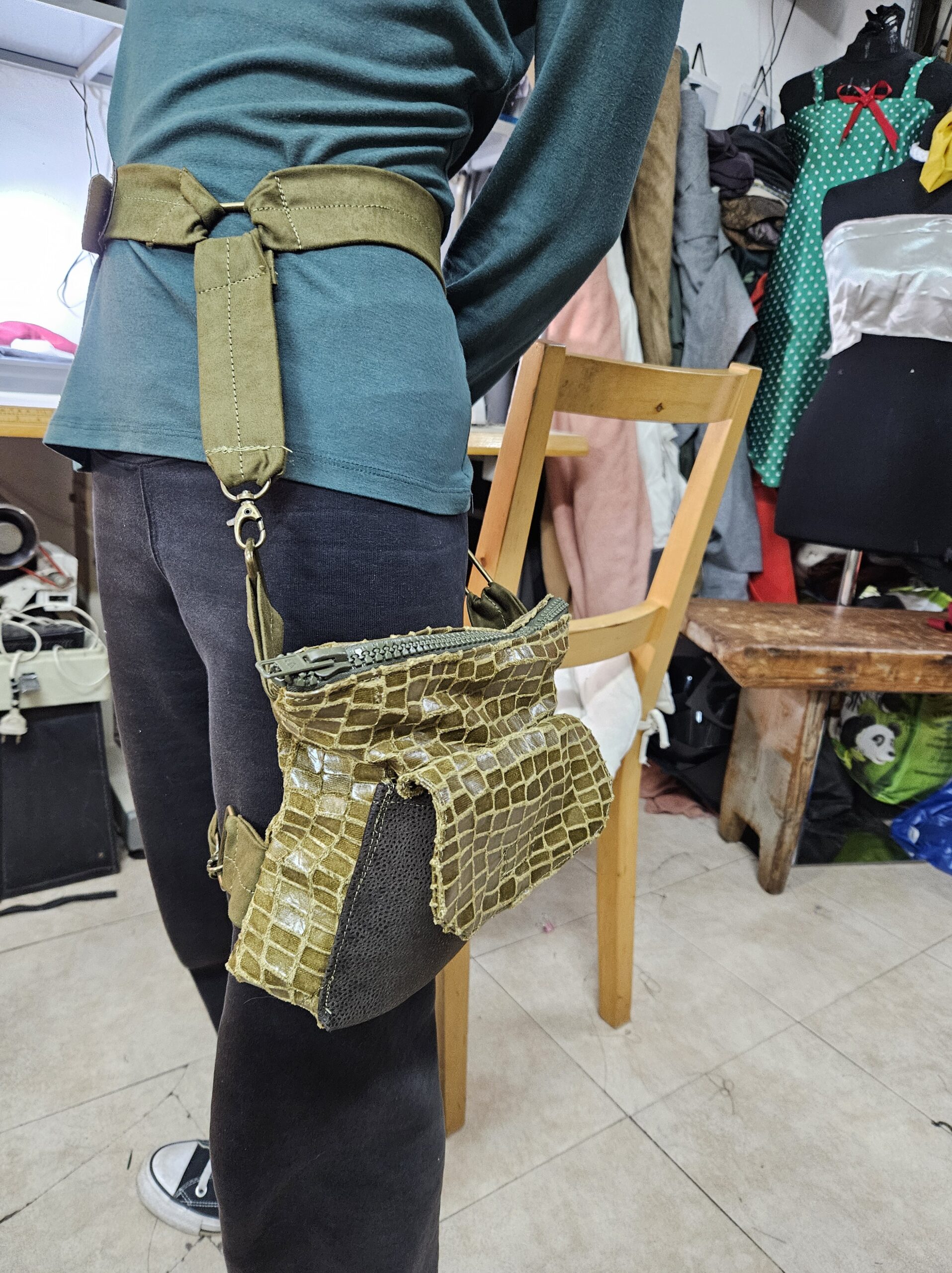 עיצוב תיקים, סדנת תיקים, תלמידות עיצוב, מעצבות תיקים, תלמידות, עיצוב בסטודיו, סדנאות קצרות